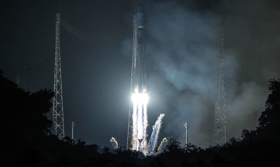 Iš Kuru kosmodromo kyla raketa „Sojuz“ su egzoplanetas tirsiančiu Europos kosmoso agentūros palydovu CHEOPS