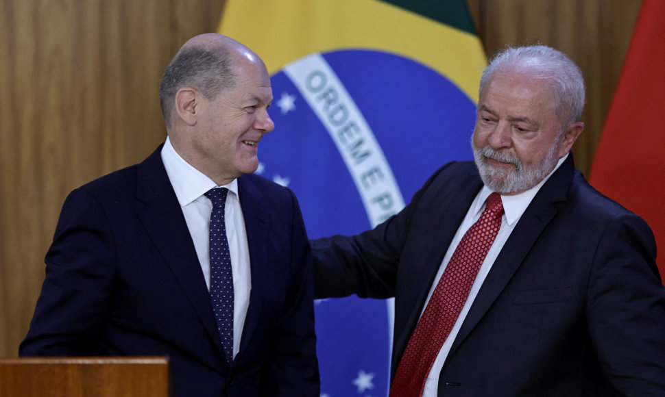 Brazilijos prezidentas Luizas Inacio Lula da Silva ir Vokietijos kancleris Olafas Scholzas