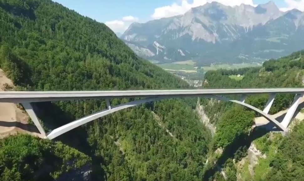 Šveicarijoje atidarytas aukščiausias Europoje arkinis tiltas
