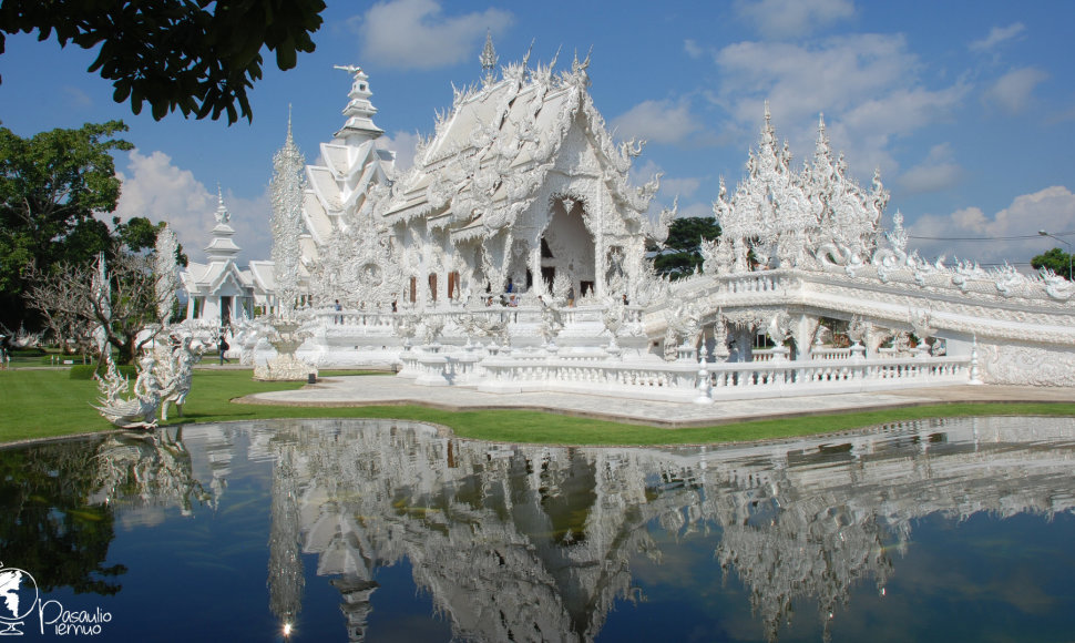 Baltoji Šventykla yra tarsi balta varna tarp įprastai auksinių Tailando budistinių šventyklų. Balta spalva, anot jos autorius, simbolizuoja nesuterštą Budos sielą. 