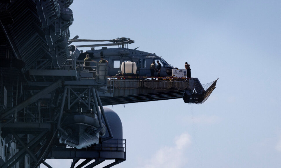 JAV karinio jūrų laivyno sraigtasparnis „MH-60S Knighthawk“