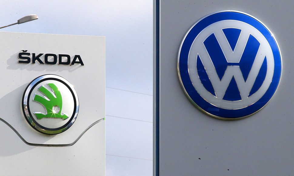 „Škoda“ ir „Volkswagen“ logotipai