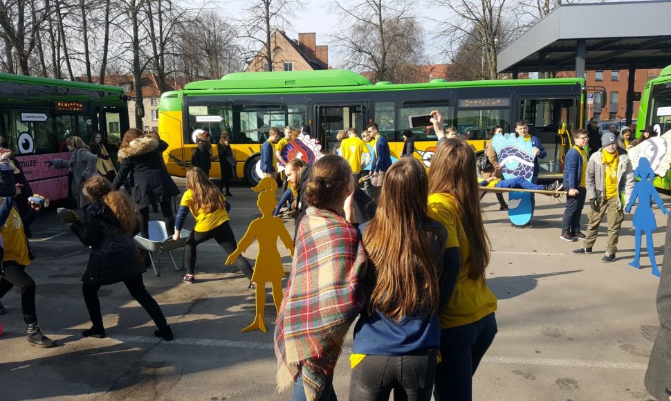 Į Klaipėdos gatves išriedėjo žaismingi autobusai