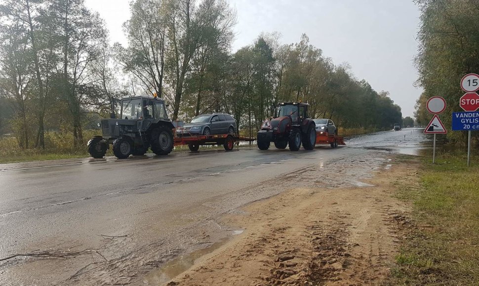 Nuo antradienio ryto automobilius kelia technika.