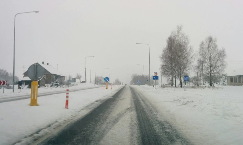 Didelėje Lietuvos dalyje – tragiškai pavojingi keliai