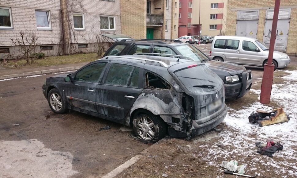 Degęs automobilis