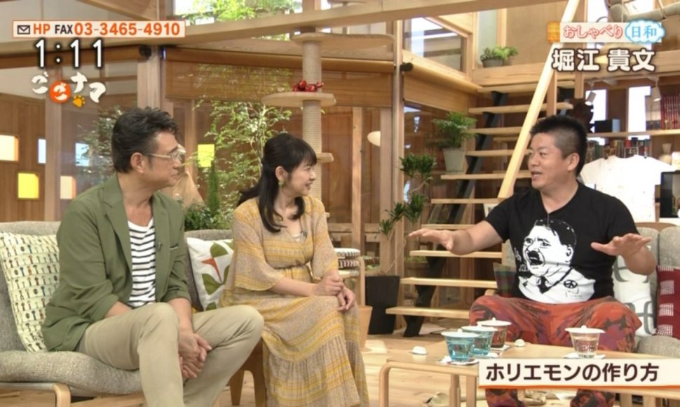 Japonijos transliuotojas NHK atsiprašė dėl svečio, vilkėjusio marškinėlius su Hitlerio atvaizdu