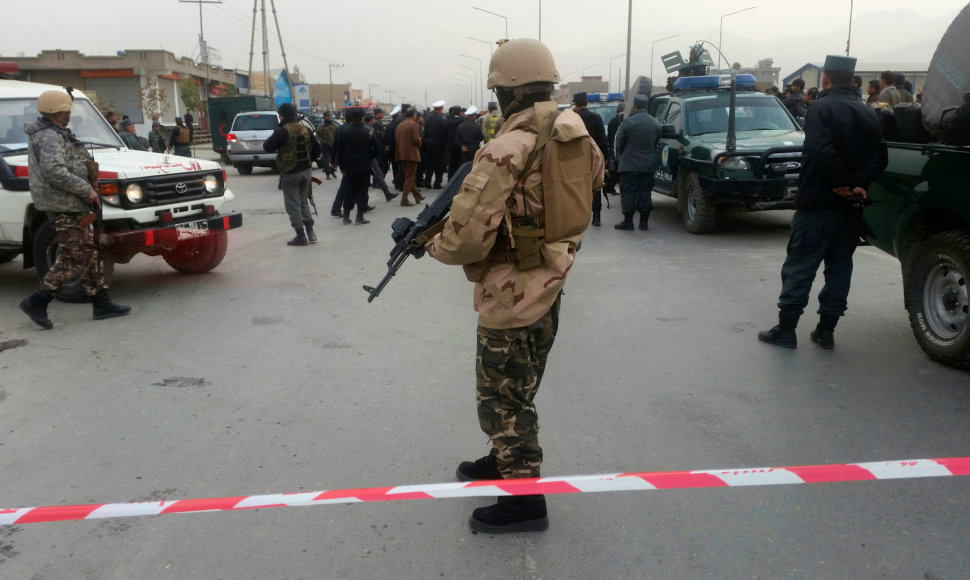 Afganistano policija prie mečetės, kurioje buvo surengtas sprogdinimas