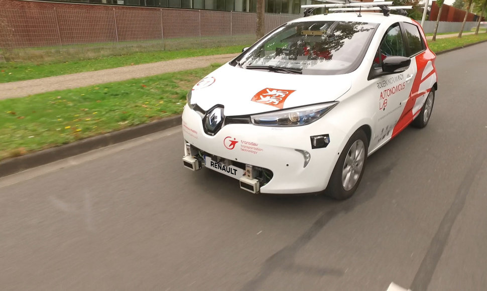 „Renault“ į gatves išleido autonominį „Zoe“ taksi