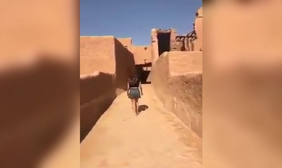 Sulaikyta Saudo Arabijos gyventoja, vaizdo įraše pasirodžiusi segėdama mini sijoną