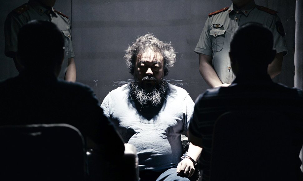 VIDEO kadras: Ai Weiwei - \"Dumbass\"