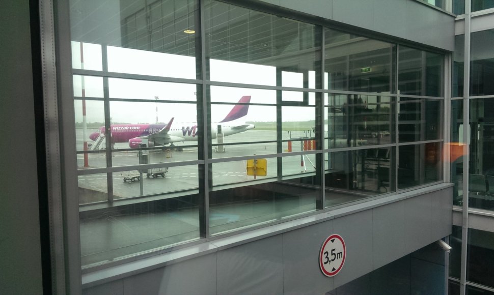 Į Milaną jau turėję skristi „Wizz Air“ keleiviai grįžo į Vilniaus oro uosto laukimo salę
