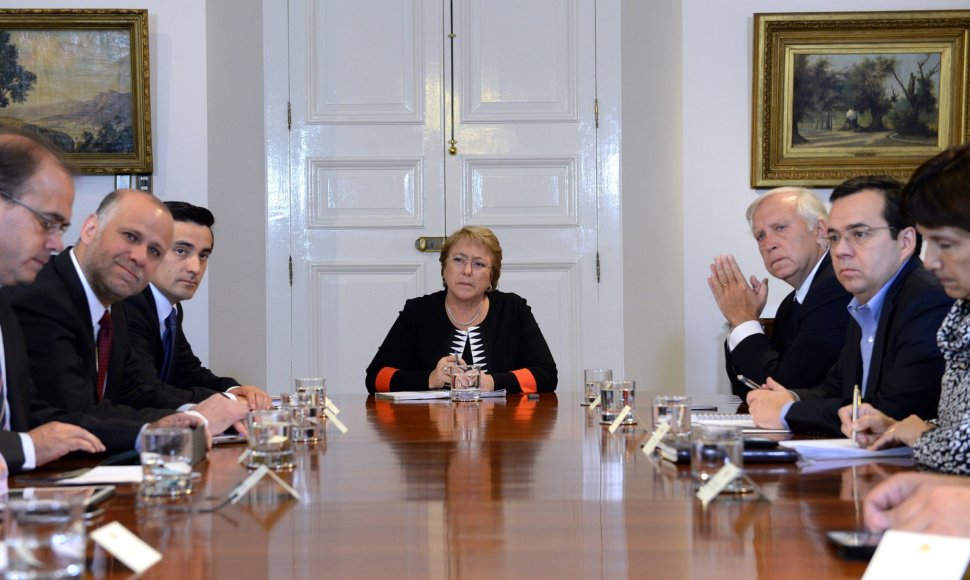 Čilės prezidentė Michelle Bachelet (viduryje).