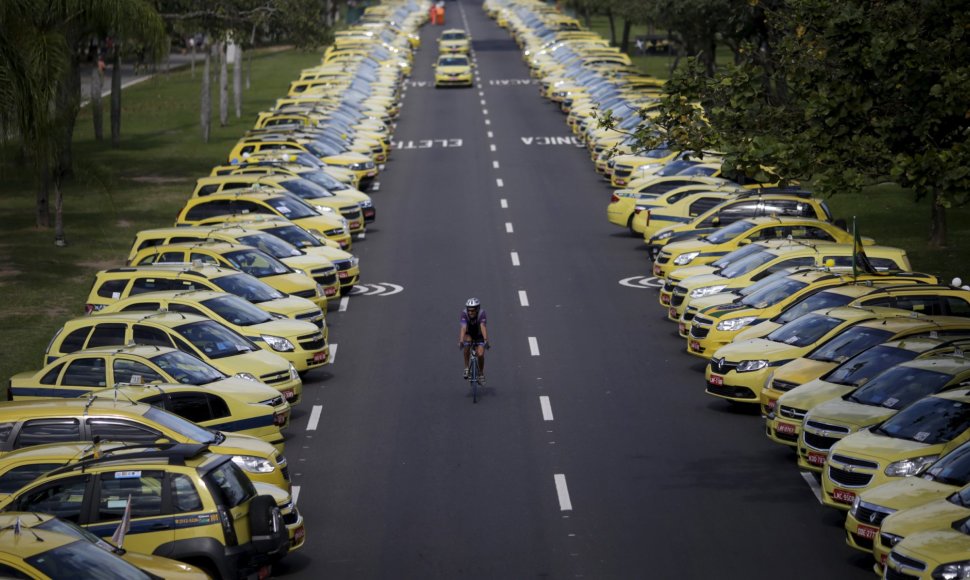 Brazilijos taksistai protestuoja prieš programėlę „Uber“