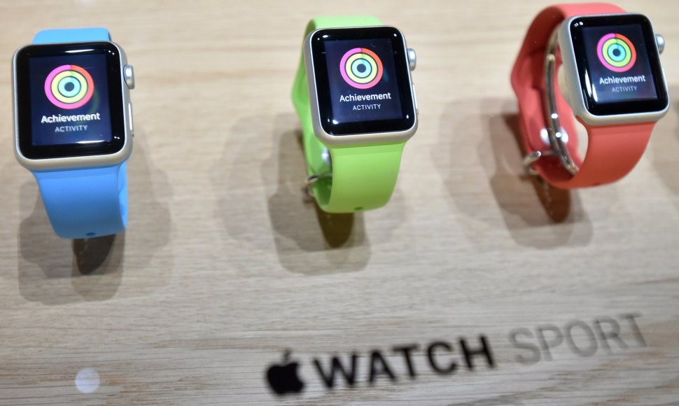 „Apple“ pristatė išmanų laikrodį „Apple Watch“ ir ploniausią „MacBook“
