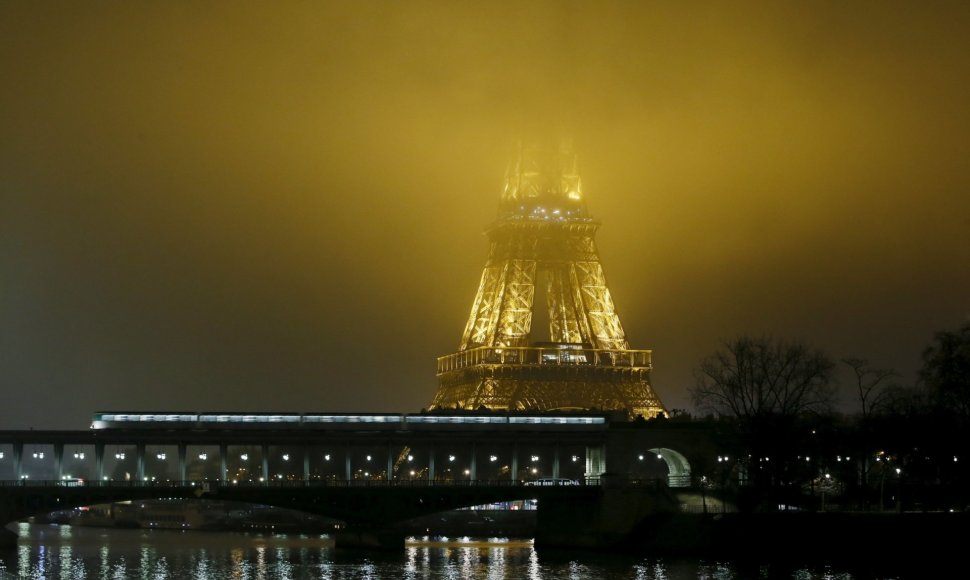 Eifelio bokštas rūke