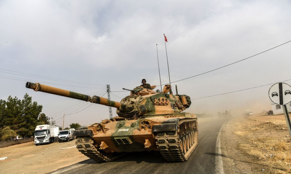 Turkijos tankai įsiveržė į Sirijos teritoriją