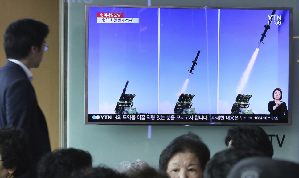 Šiaurės Korėja skelbia išbandžiusi „naujo tipo“ sparnuotąsias raketas