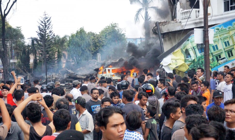 Indonezijos karinio transporto lėktuvo katastrofa
