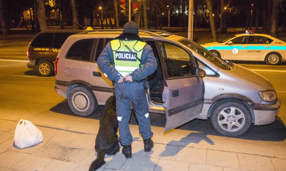 Naktinis policijos reidas