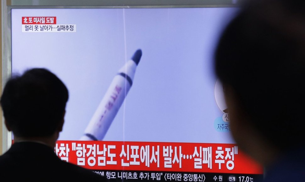 Šiaurės Korėjoje nesėkmingai mėginta paleisti naują raketą.