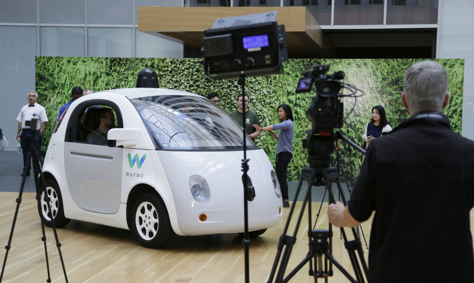 „Google“ autonominiai automobiliai 