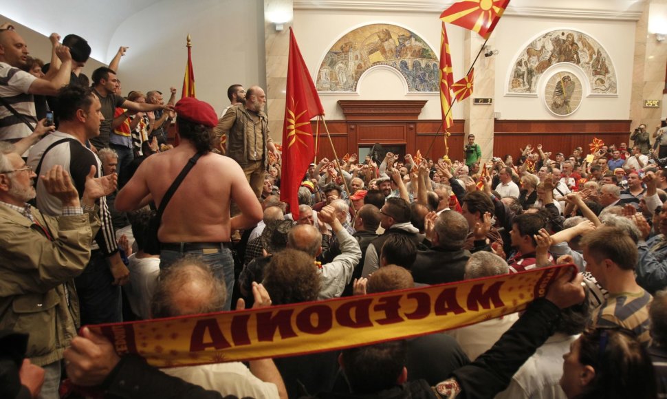 Demonstrantai šturmavo Makedonijos parlamentą.