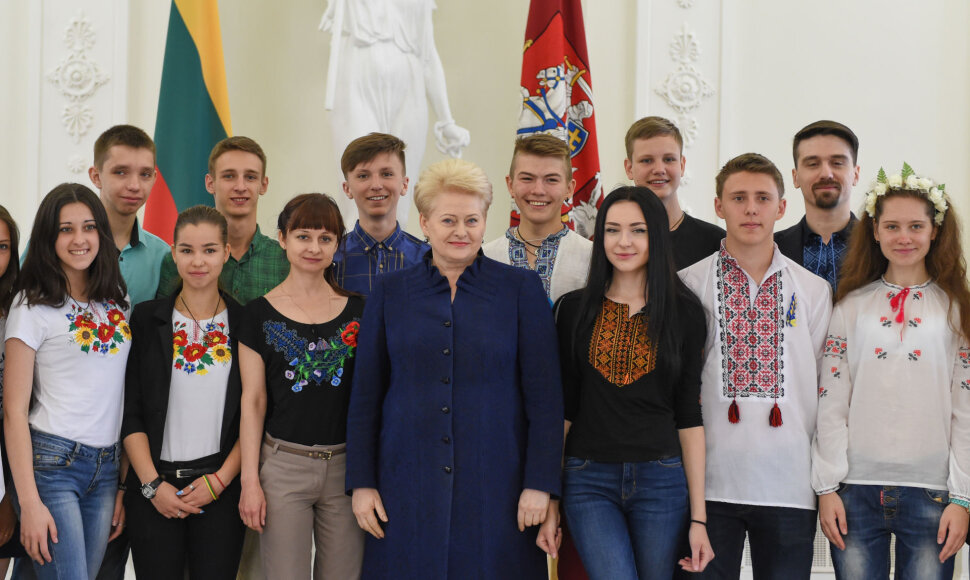 Prezidentė susitinka su Luhansko srities ukrainiečių mokiniais