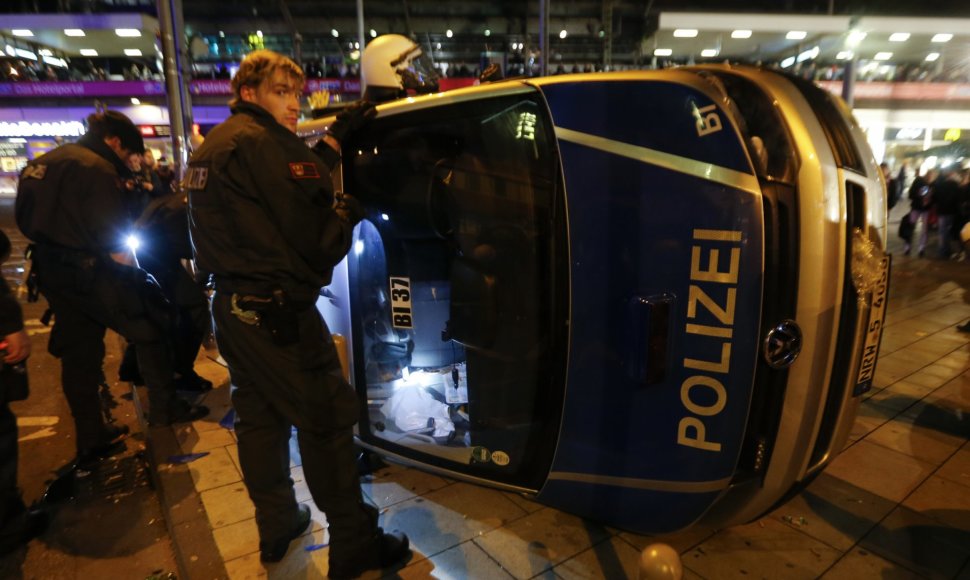 Vokietijos policijai sunkiai pavyksta susitvarkyti su savo pareigomis