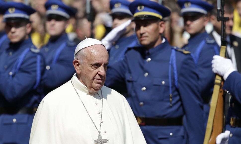 Popiežius Pranciškus atvyko į Sarajevą, kviesdamas susitaikyti po Bosnijos karo