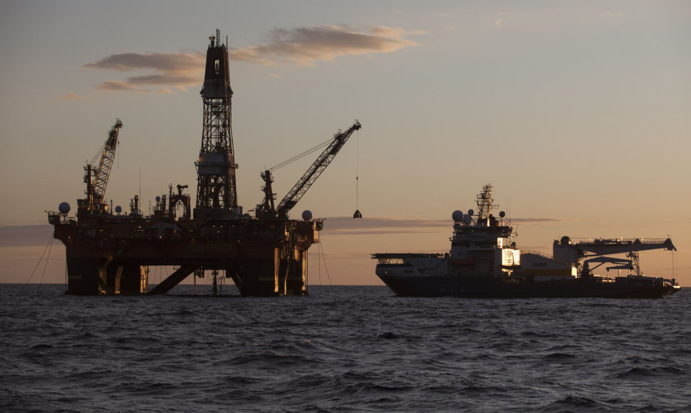„Rosneft“ naftos gavybos platforma Karos jūroje