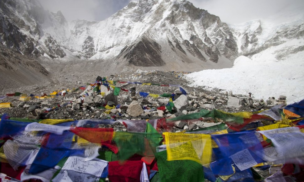 Po trijų metų pertraukos alpinistai vėl bandys pasiekti Everesto viršūnę