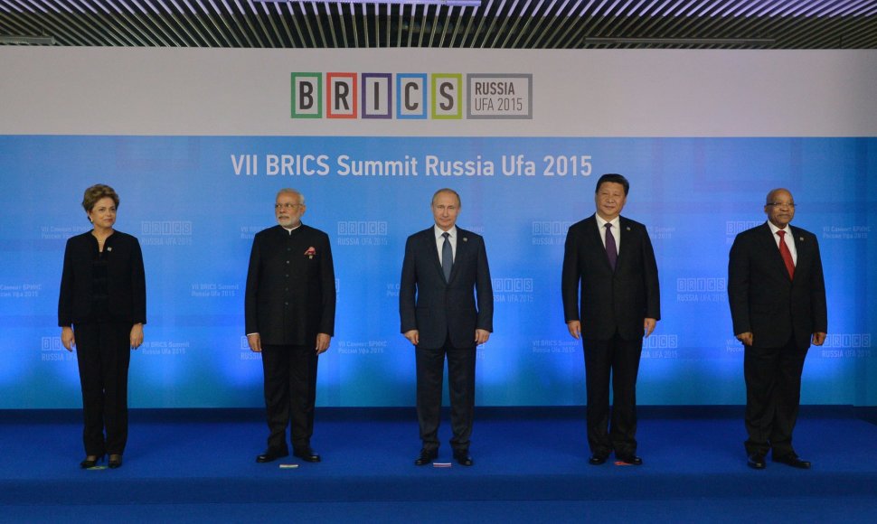 Brazilijos, Rusijos Indijos, Kinijos ir Pietų Afrikos Respublikos lyderiai BRICS susitikime