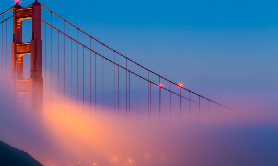 San Francisko Aukso vartų tiltas per rūką