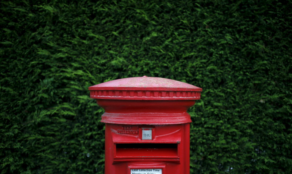 Didžiosios Britanijos pašto „Royal Mail“ dežutė laiškams 