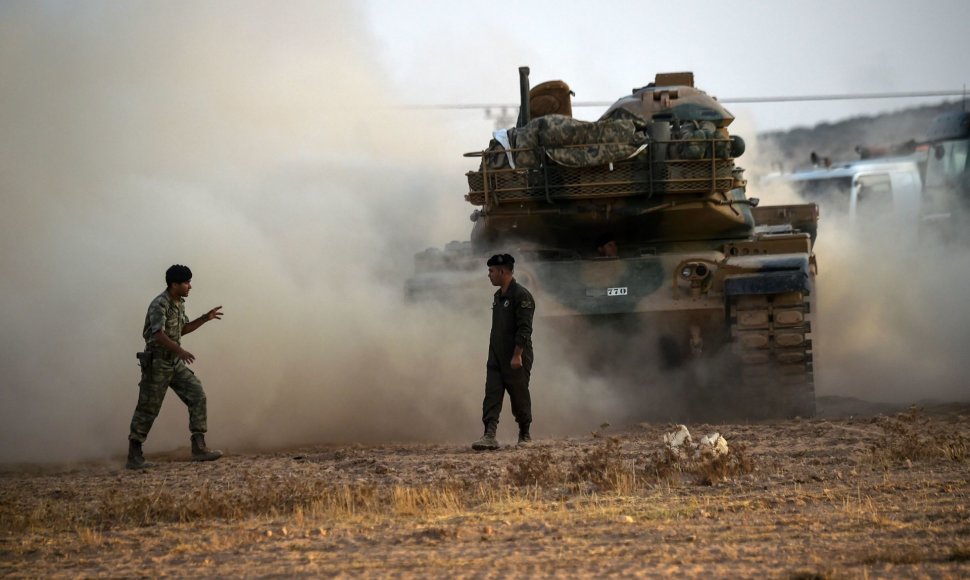 Turkijos tankai įsiveržė į Sirijos teritoriją