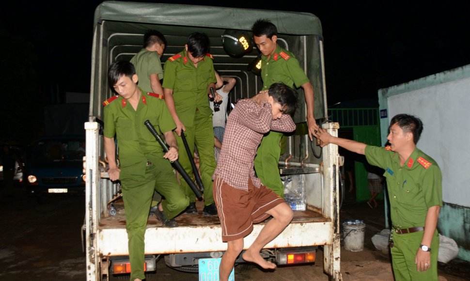 Vietnamo pareigūnai ieško pabėgusių narkomanų