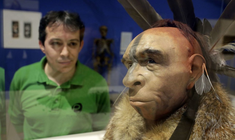 Žmonės su neandertaliečiais kartais bendravo labai artimai