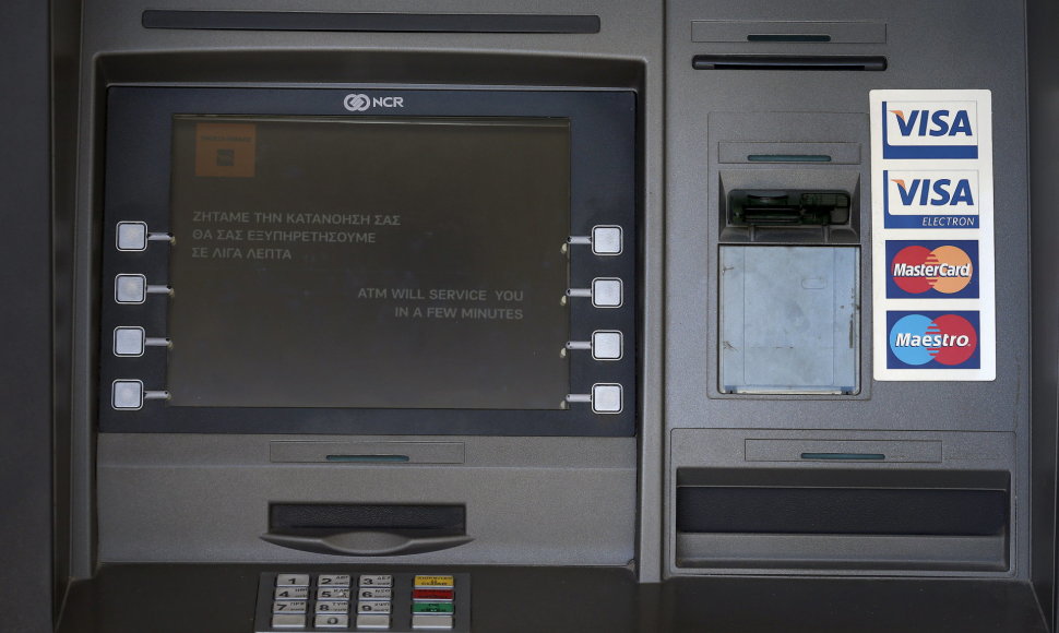 Pinigų neišduodantis bankomatas Santorini saloje