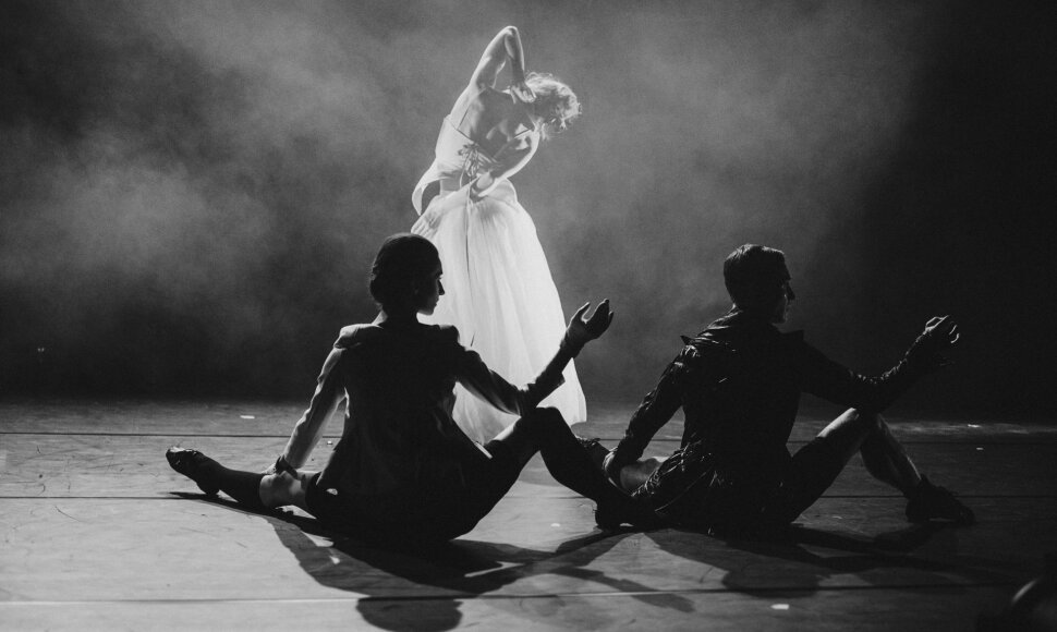 Scena iš spektaklio „Pradžioje buvo Kafka“