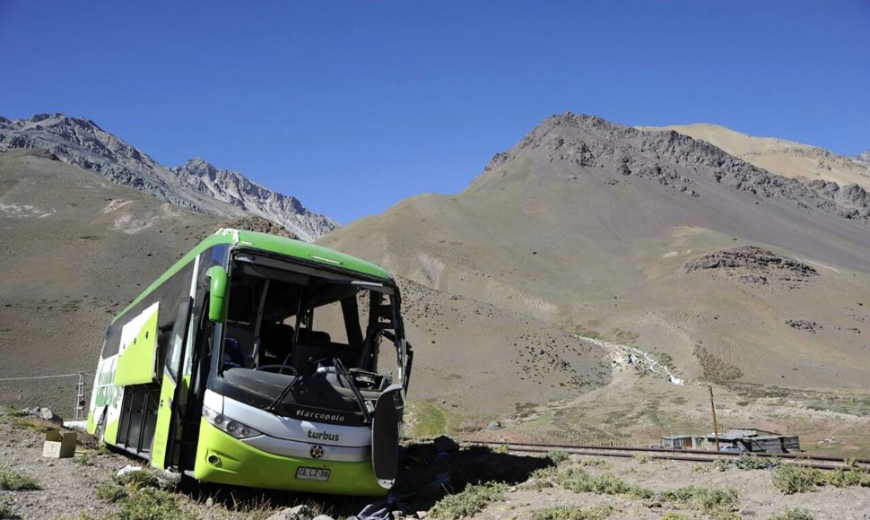 Argentinoje apvirto autobusas.