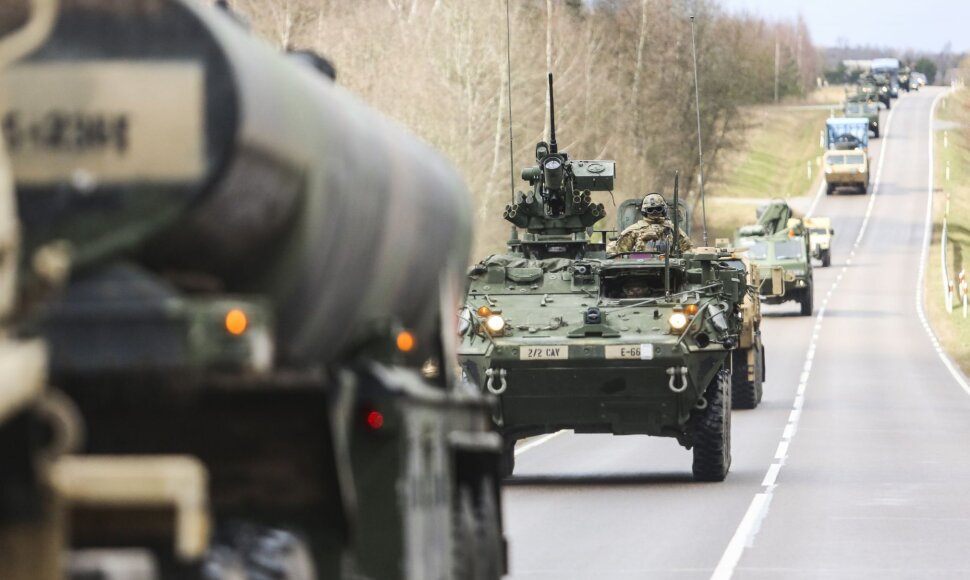 Tankai &bdquo;M1A2 Abrams&ldquo; ir kita technika važiavo i&scaron; Ruklos į Pabradę