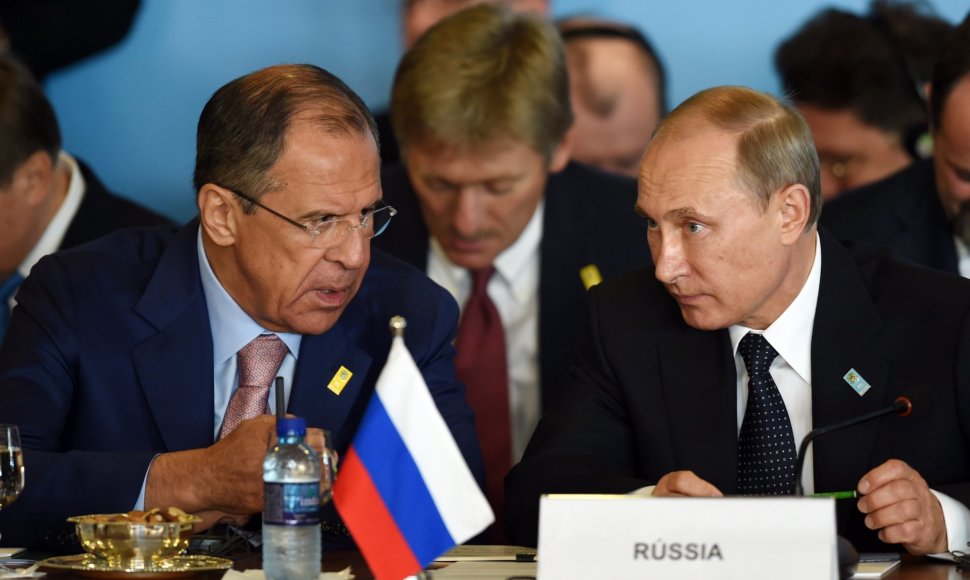 S.Lavrovas, D.Peskovas ir V.Putinas
