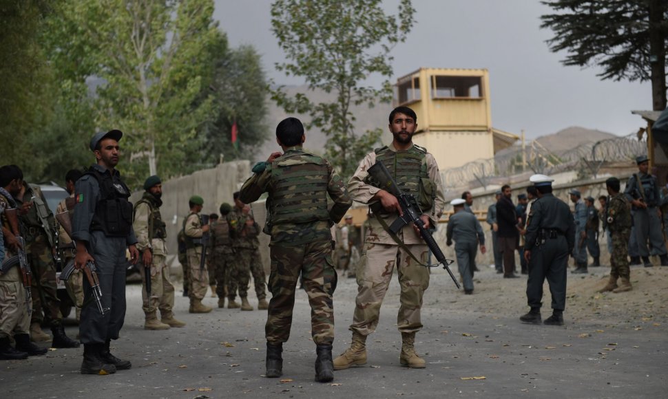 Kariai saugo sprogimo vietą Afganistane