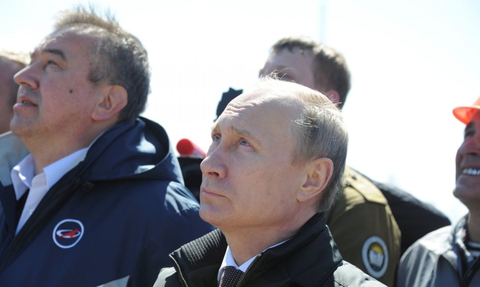 Vladimiras Putinas stebi raketos pakilimą
