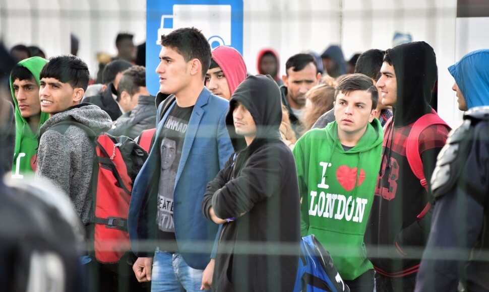 I&scaron; &bdquo;Džiunglių&ldquo; evakuojami likę nepilnamečiai be suaugusiųjų priežiūros