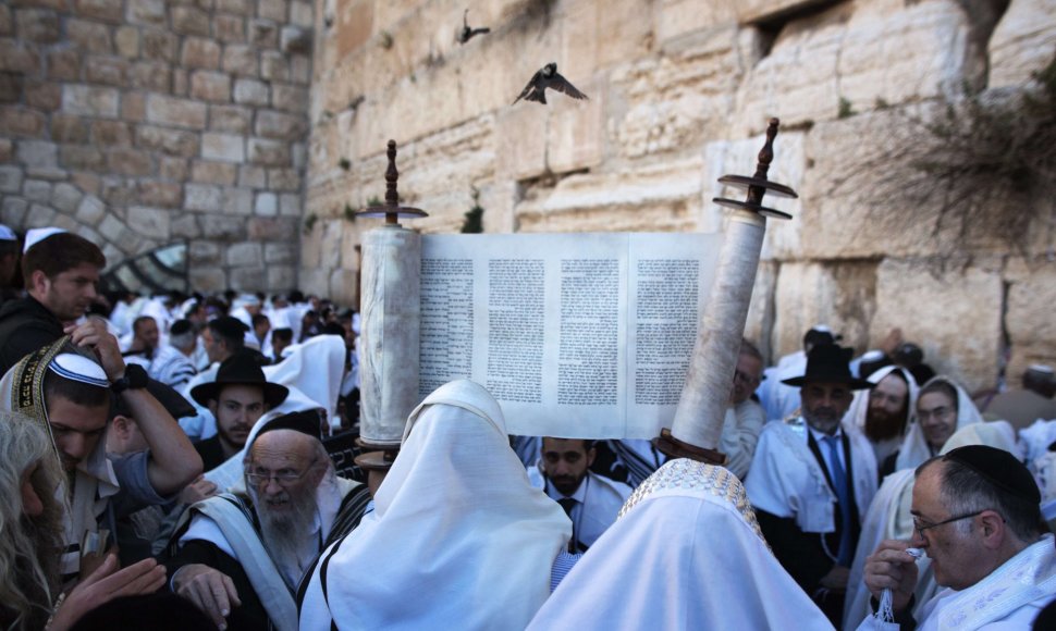 Velykų šventės pamaldos prie Vakarų (Raudų) sienos Jeruzalėje.