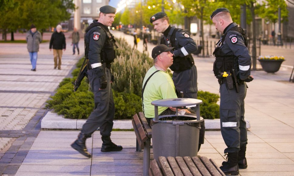 Prie Seimo su benzinu atėjusį vyrą užklupo policininkai