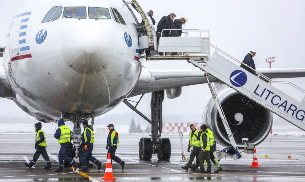 Vilniaus oro uoste nusileido Prancūzijos karinių oro pajėgų lėktuvas Airbus A310