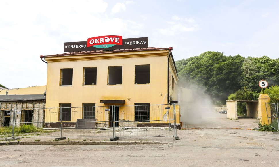 Griaunamas „Gerovės“ fabrikas Vilniuje, jo vietoje iškils didžiulė „Rimi“